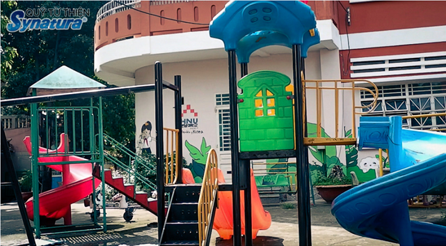 QUỸ TỪ THIỆN SYNATURA  VUI TẾT TRUNG THU CÙNG CÁC EM NHỎ Ở  TRUNG TÂM NHÂN ĐẠO QUÊ HƯƠNG