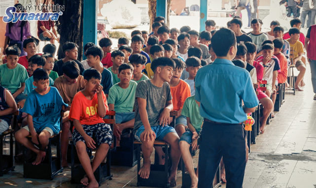 QUỸ TỪ THIỆN SYNATURA  VUI TẾT TRUNG THU CÙNG CÁC EM NHỎ Ở  TRUNG TÂM NHÂN ĐẠO QUÊ HƯƠNG