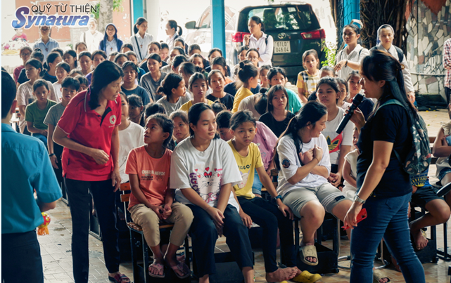 QUỸ TỪ THIỆN SYNATURA  VUI TẾT TRUNG THU CÙNG CÁC EM NHỎ Ở  TRUNG TÂM NHÂN ĐẠO QUÊ HƯƠNG