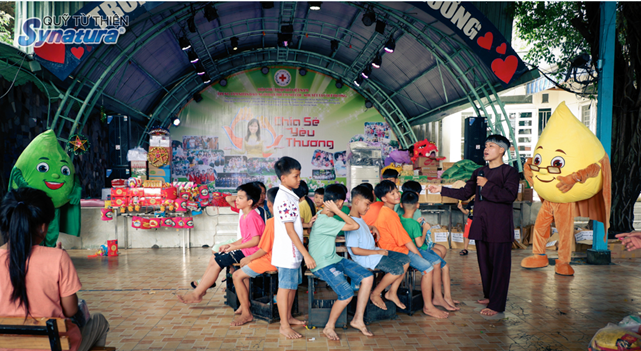 QUỸ TỪ THIỆN SYNATURA  VUI TẾT TRUNG THU CÙNG CÁC EM NHỎ Ở  TRUNG TÂM NHÂN ĐẠO QUÊ HƯƠNG