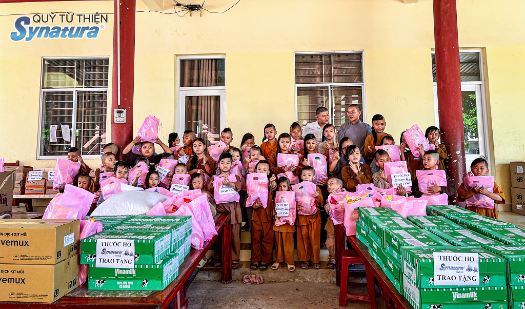 SYNATURA – HÀNH TRÌNH TRAO GỬI YÊU THƯƠNG ĐẾN MÁI ẤM CHÙA TỪ ÂN 135 SYNATURA – HÀNH TRÌNH TRAO GỬI YÊU THƯƠNG ĐẾN MÁI ẤM CHÙA TỪ ÂN