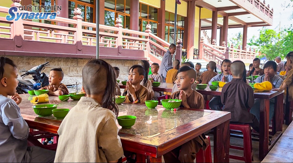 SYNATURA – HÀNH TRÌNH TRAO GỬI YÊU THƯƠNG ĐẾN MÁI ẤM CHÙA TỪ ÂN