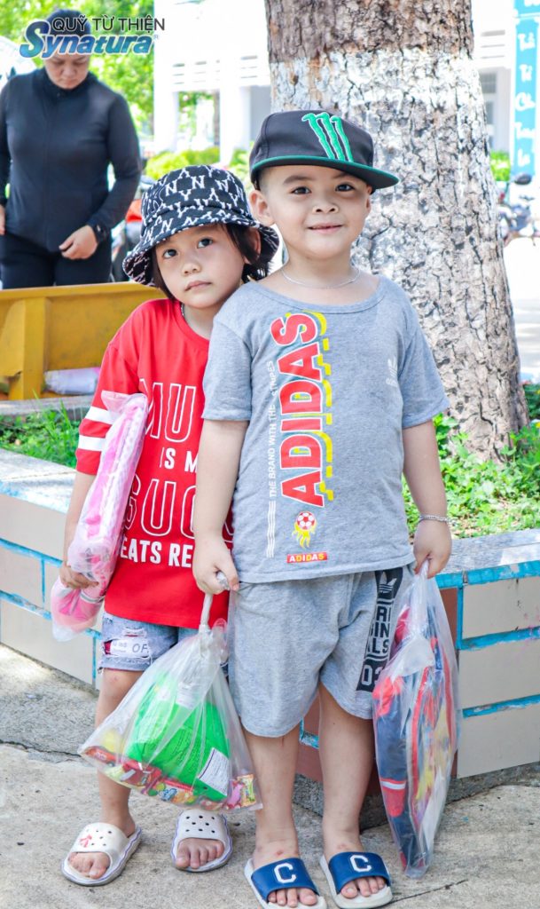 QUỸ TỪ THIỆN SYNATURA - CHƯƠNG TRÌNH KHÁM BỆNH VÀ PHÁT QUÀ TẠI XÃ PHÚ BÌNH, TÂN PHÚ, ĐỒNG NAI