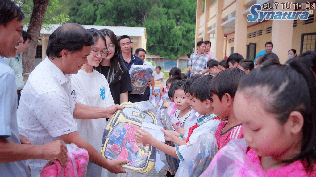 SYNATURA GÓI TRỌN YÊU THƯƠNG ĐẾN NHỮNG MẦM NON NƠI BIÊN GIỚI 1 SYNATURA GÓI TRỌN YÊU THƯƠNG ĐẾN NHỮNG MẦM NON NƠI BIÊN GIỚI
