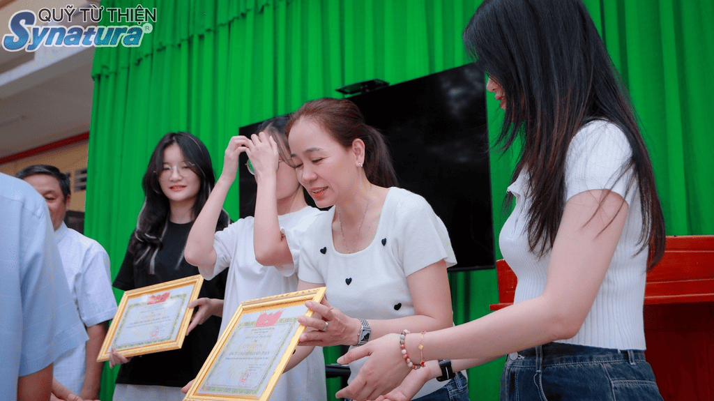 Khoảnh khắc Synatura nhận lại lời tri ân đầy xúc động