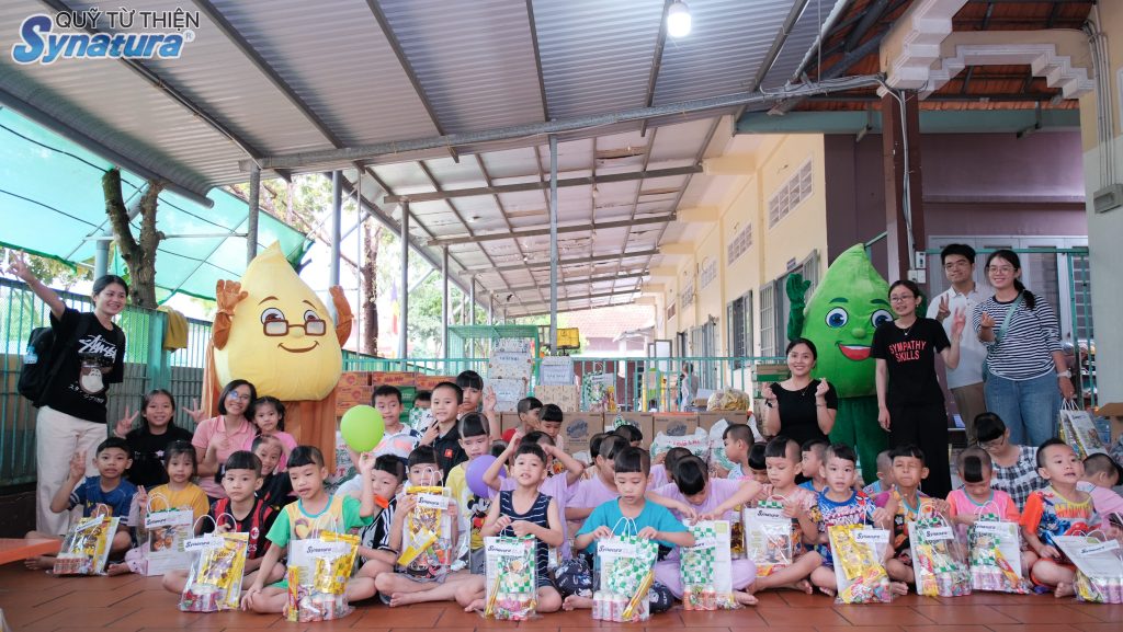 SYNATURA - GOM HẾT YÊU THƯƠNG GỬI CHÚT NẮNG VÀNG ĐẾN TUỔI THƠ 29 SYNATURA - GOM HẾT YÊU THƯƠNG GỬI CHÚT NẮNG VÀNG ĐẾN TUỔI THƠ