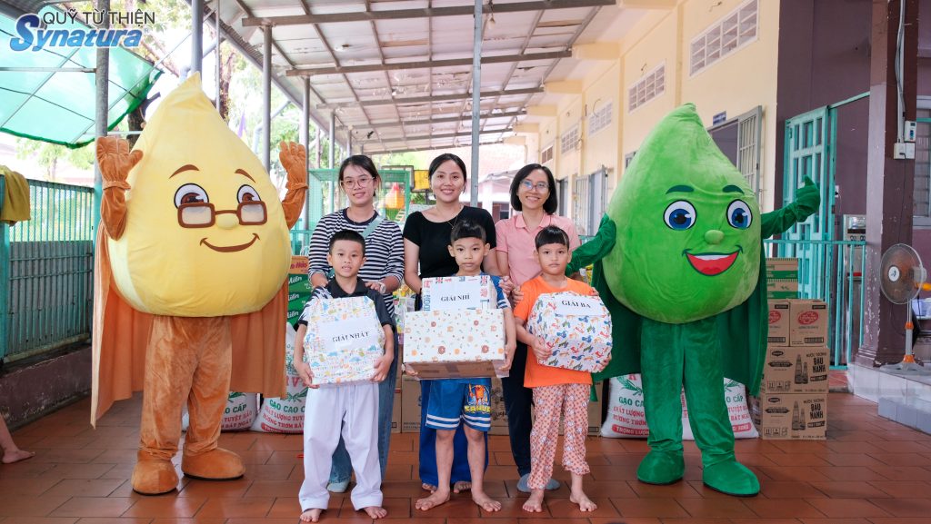 SYNATURA - GOM HẾT YÊU THƯƠNG GỬI CHÚT NẮNG VÀNG ĐẾN TUỔI THƠ 28 SYNATURA - GOM HẾT YÊU THƯƠNG GỬI CHÚT NẮNG VÀNG ĐẾN TUỔI THƠ