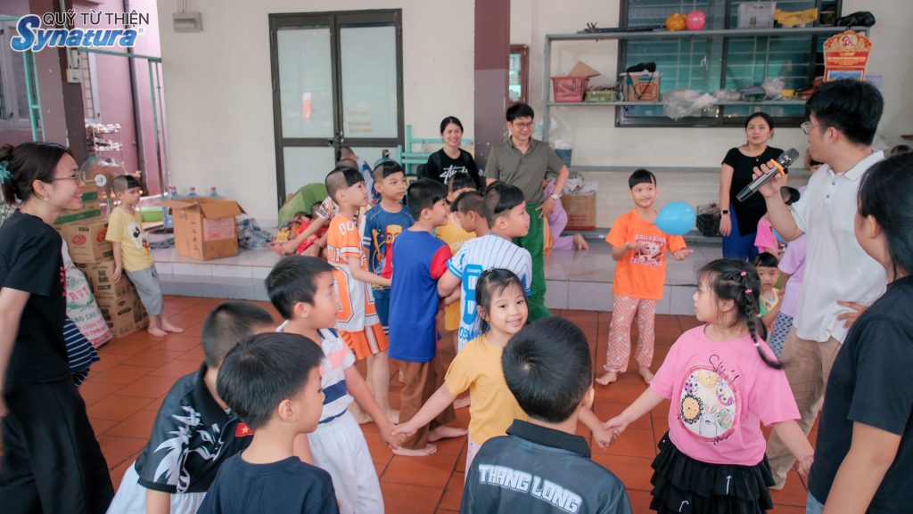 SYNATURA - GOM HẾT YÊU THƯƠNG GỬI CHÚT NẮNG VÀNG ĐẾN TUỔI THƠ 16 SYNATURA - GOM HẾT YÊU THƯƠNG GỬI CHÚT NẮNG VÀNG ĐẾN TUỔI THƠ