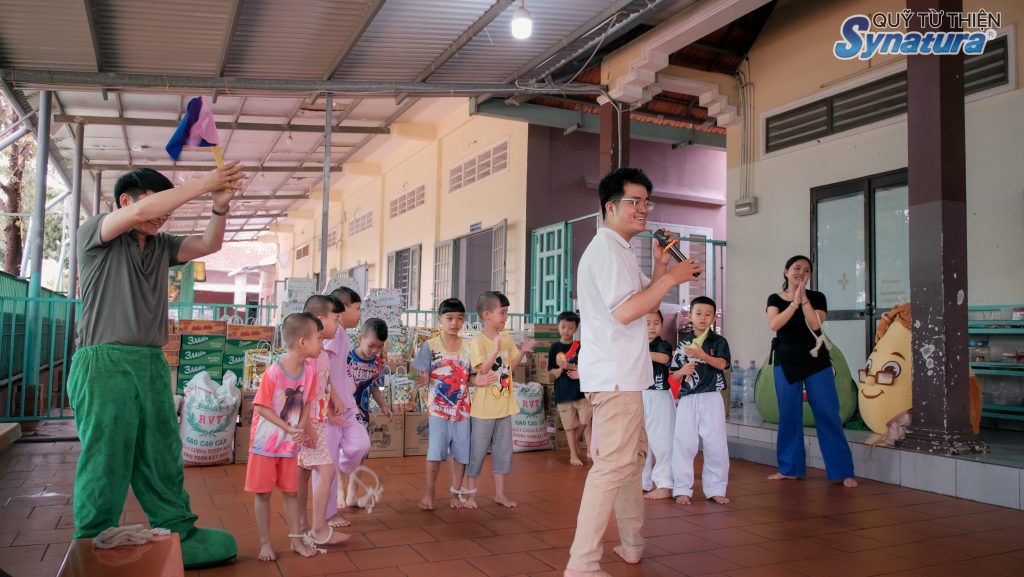 SYNATURA - GOM HẾT YÊU THƯƠNG GỬI CHÚT NẮNG VÀNG ĐẾN TUỔI THƠ 21 SYNATURA - GOM HẾT YÊU THƯƠNG GỬI CHÚT NẮNG VÀNG ĐẾN TUỔI THƠ