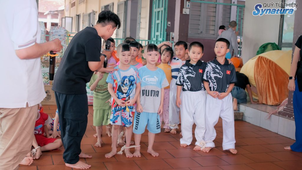 SYNATURA - GOM HẾT YÊU THƯƠNG GỬI CHÚT NẮNG VÀNG ĐẾN TUỔI THƠ 18 SYNATURA - GOM HẾT YÊU THƯƠNG GỬI CHÚT NẮNG VÀNG ĐẾN TUỔI THƠ