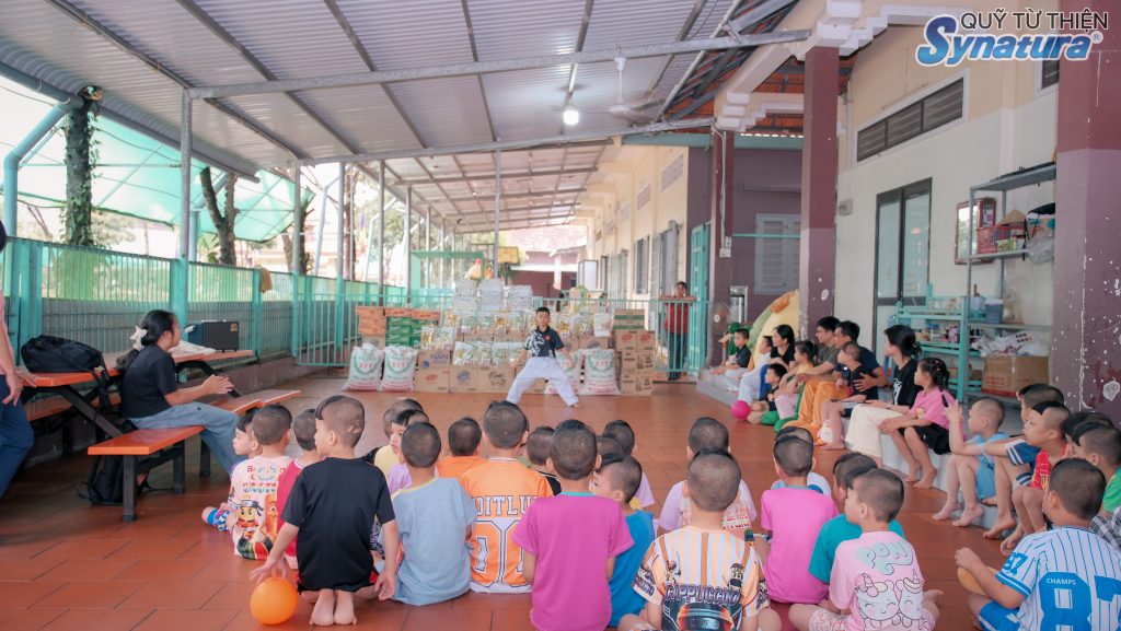 SYNATURA - GOM HẾT YÊU THƯƠNG GỬI CHÚT NẮNG VÀNG ĐẾN TUỔI THƠ 13 SYNATURA - GOM HẾT YÊU THƯƠNG GỬI CHÚT NẮNG VÀNG ĐẾN TUỔI THƠ