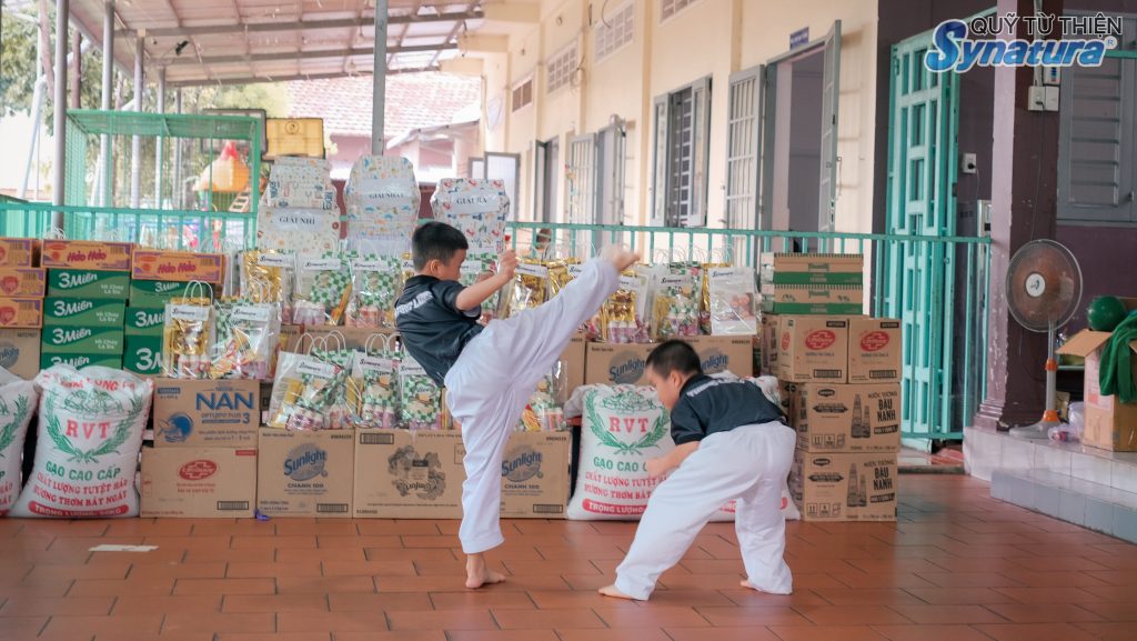 SYNATURA - GOM HẾT YÊU THƯƠNG GỬI CHÚT NẮNG VÀNG ĐẾN TUỔI THƠ 15 SYNATURA - GOM HẾT YÊU THƯƠNG GỬI CHÚT NẮNG VÀNG ĐẾN TUỔI THƠ