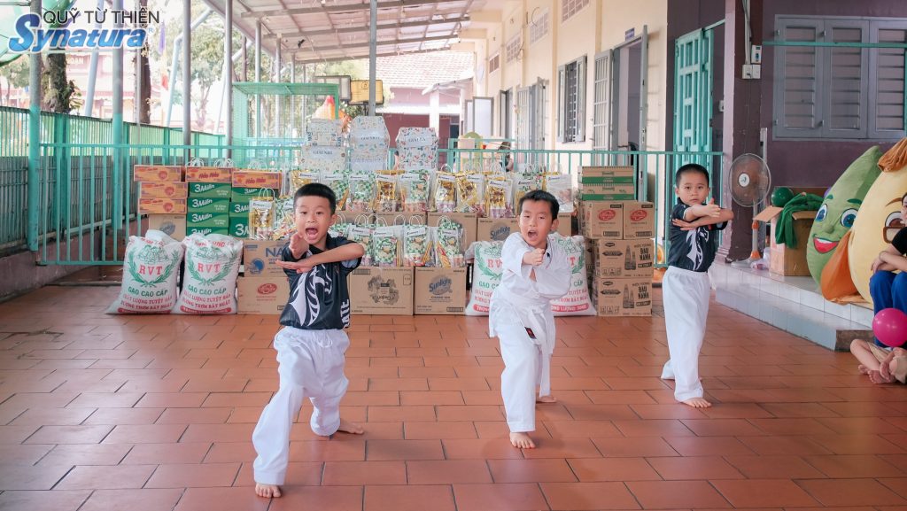 SYNATURA - GOM HẾT YÊU THƯƠNG GỬI CHÚT NẮNG VÀNG ĐẾN TUỔI THƠ 14 SYNATURA - GOM HẾT YÊU THƯƠNG GỬI CHÚT NẮNG VÀNG ĐẾN TUỔI THƠ