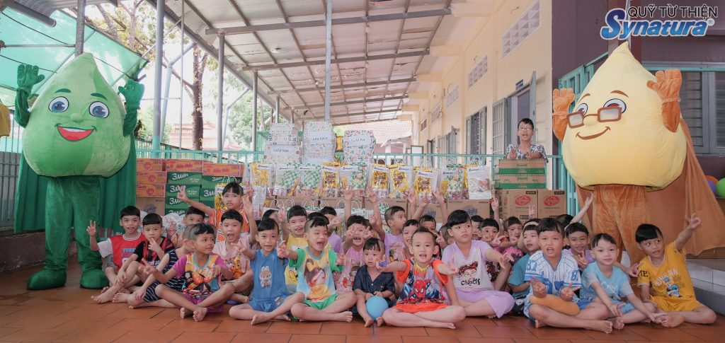 SYNATURA - GOM HẾT YÊU THƯƠNG GỬI CHÚT NẮNG VÀNG ĐẾN TUỔI THƠ 1 SYNATURA - GOM HẾT YÊU THƯƠNG GỬI CHÚT NẮNG VÀNG ĐẾN TUỔI THƠ