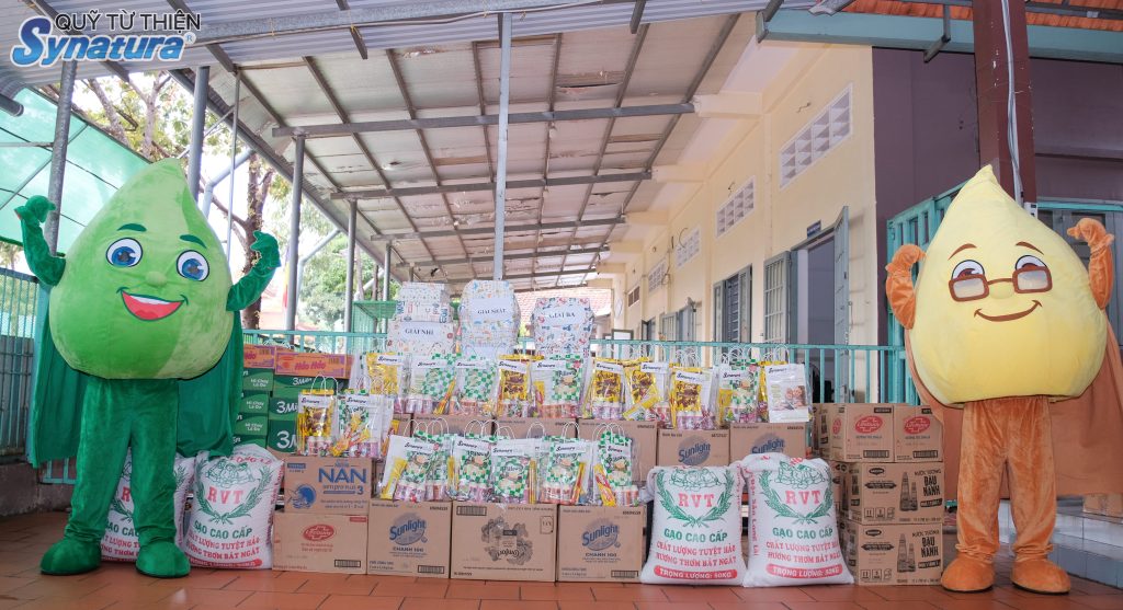 SYNATURA - GOM HẾT YÊU THƯƠNG GỬI CHÚT NẮNG VÀNG ĐẾN TUỔI THƠ 8 SYNATURA - GOM HẾT YÊU THƯƠNG GỬI CHÚT NẮNG VÀNG ĐẾN TUỔI THƠ