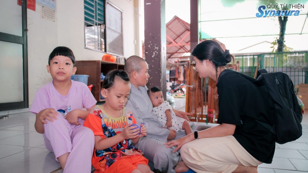 SYNATURA - GOM HẾT YÊU THƯƠNG GỬI CHÚT NẮNG VÀNG ĐẾN TUỔI THƠ 10 SYNATURA - GOM HẾT YÊU THƯƠNG GỬI CHÚT NẮNG VÀNG ĐẾN TUỔI THƠ