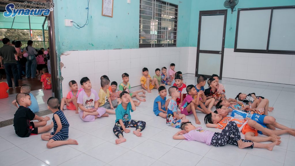 SYNATURA - GOM HẾT YÊU THƯƠNG GỬI CHÚT NẮNG VÀNG ĐẾN TUỔI THƠ 31 SYNATURA - GOM HẾT YÊU THƯƠNG GỬI CHÚT NẮNG VÀNG ĐẾN TUỔI THƠ